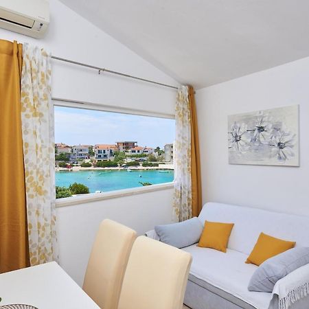 Apartments Lumi Рогозница Экстерьер фото