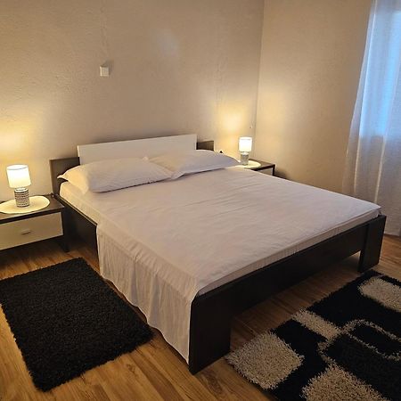Apartments Lumi Рогозница Экстерьер фото