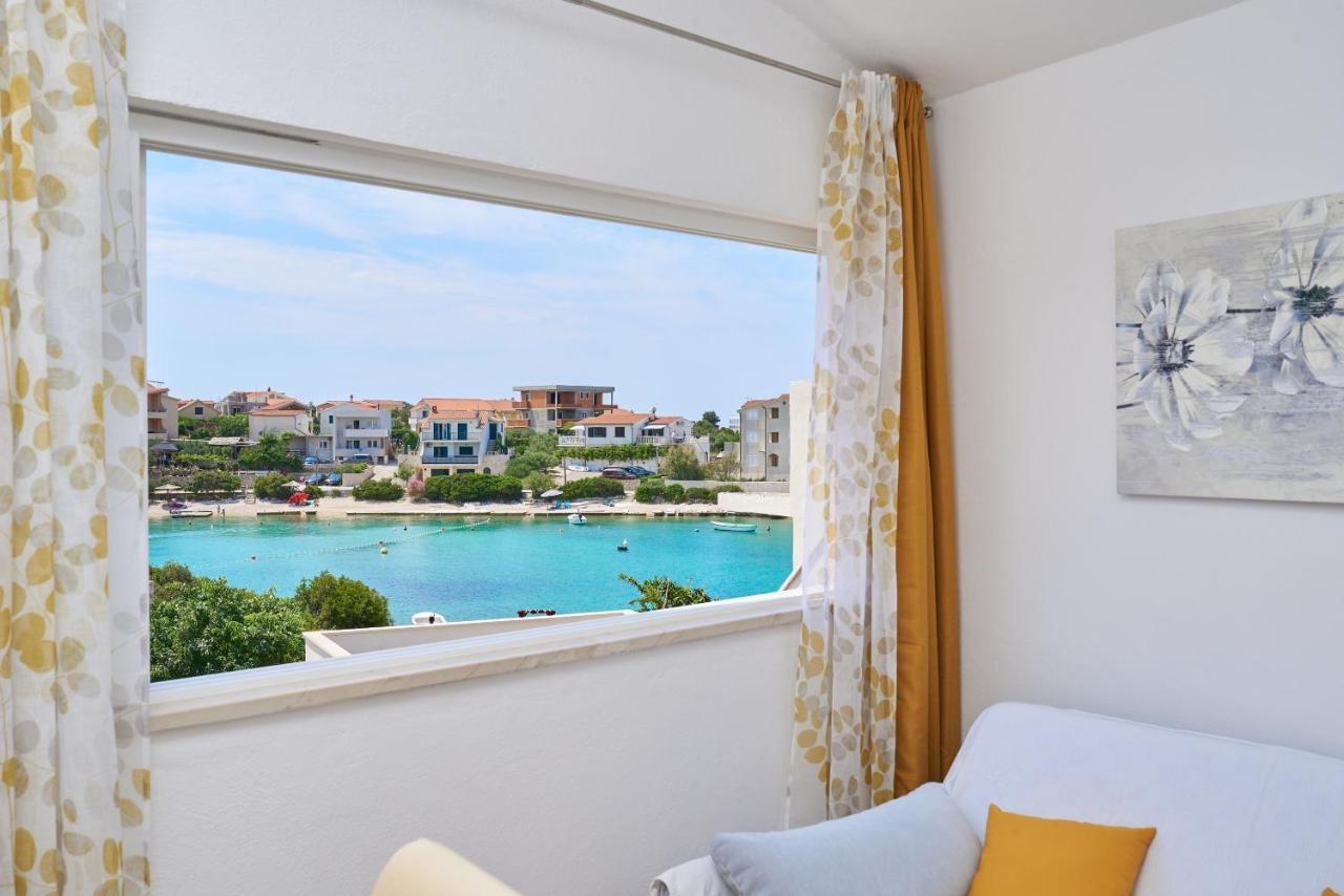 Apartments Lumi Рогозница Экстерьер фото