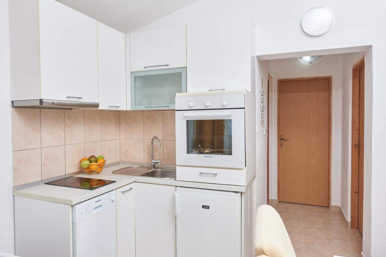 Apartments Lumi Рогозница Экстерьер фото