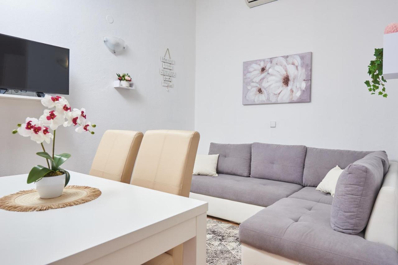 Apartments Lumi Рогозница Экстерьер фото