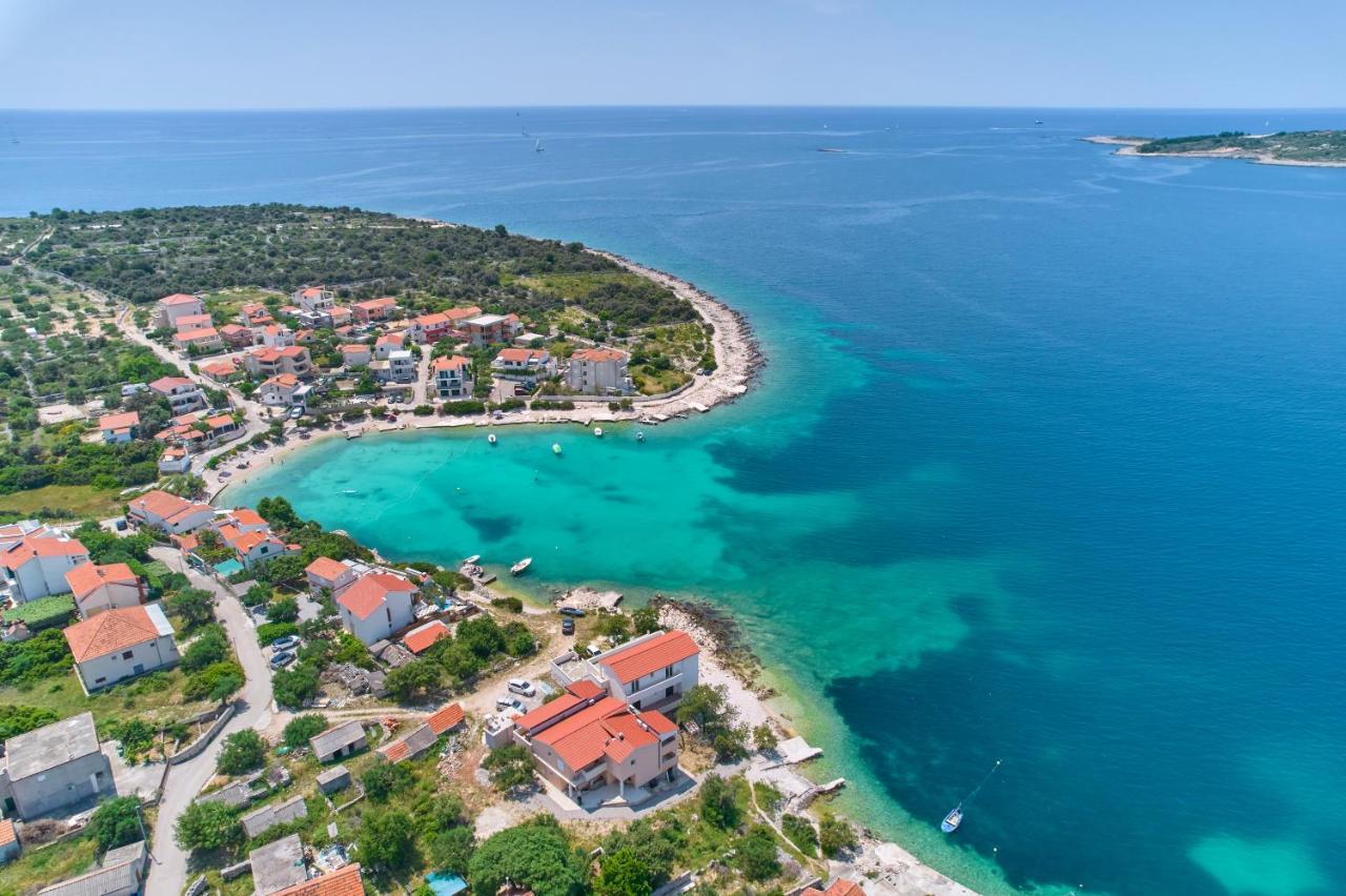 Apartments Lumi Рогозница Экстерьер фото