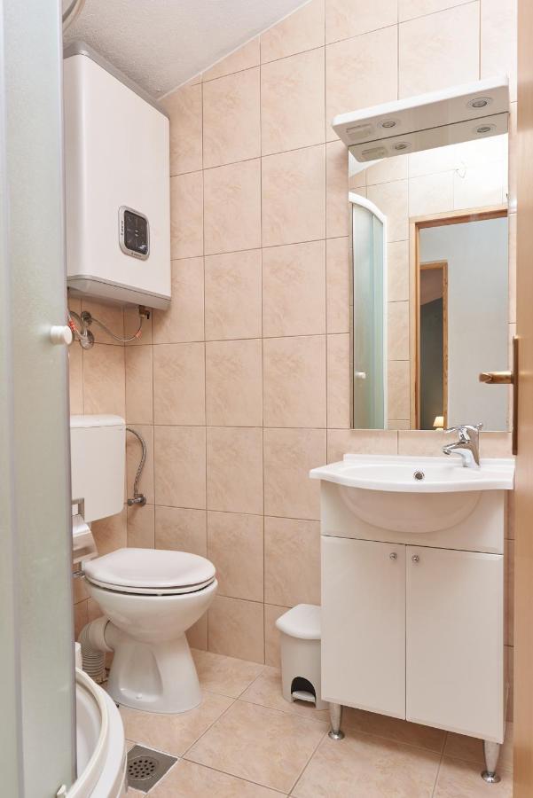 Apartments Lumi Рогозница Экстерьер фото